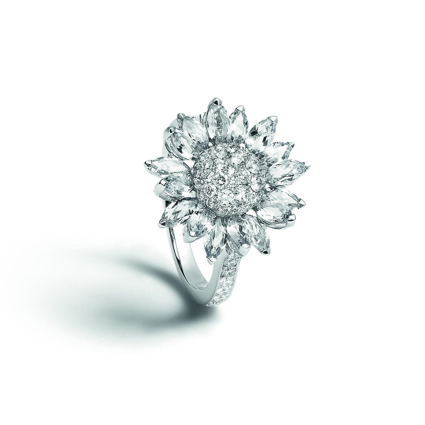 Daisy Heritage Ring in 18ct White Gold with Diamonds
