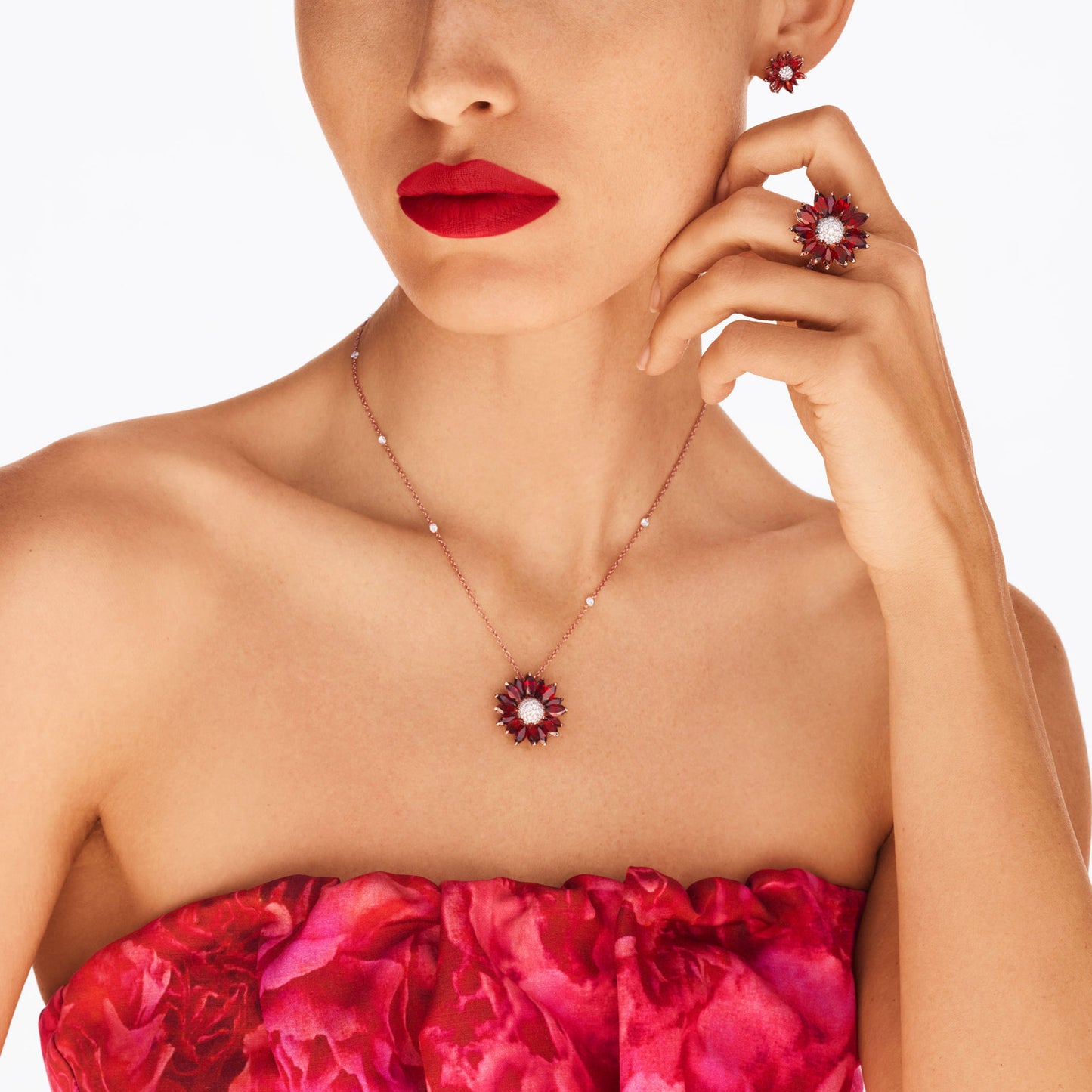 Daisy Small Earrings in 18ct Rose Gold with Garnet and Diamonds