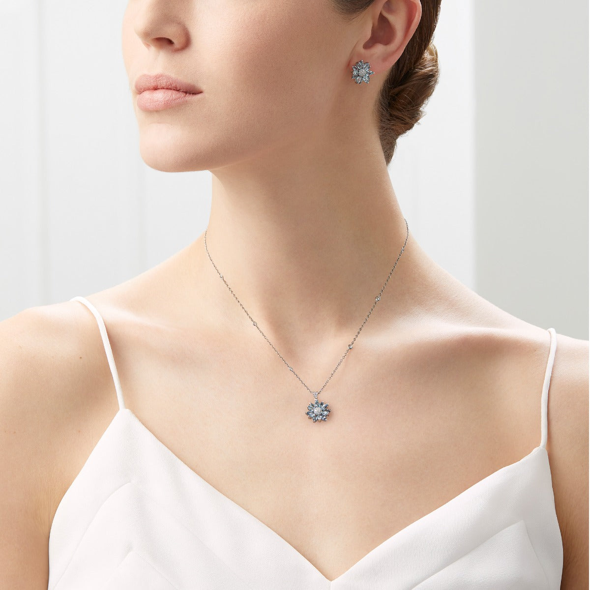 Daisy Earrings in 18ct White Gold with Aquamarine and Diamonds