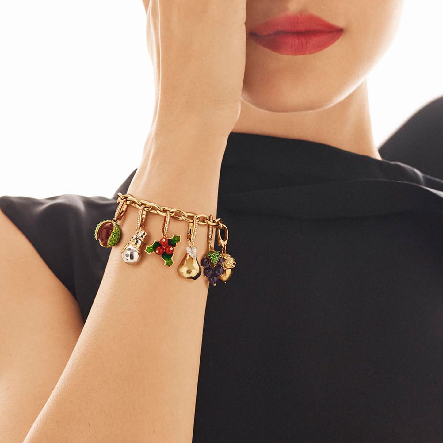 Woodland Blackcurrant Charm in Enameled 18ct Yellow Gold with Tsavorites