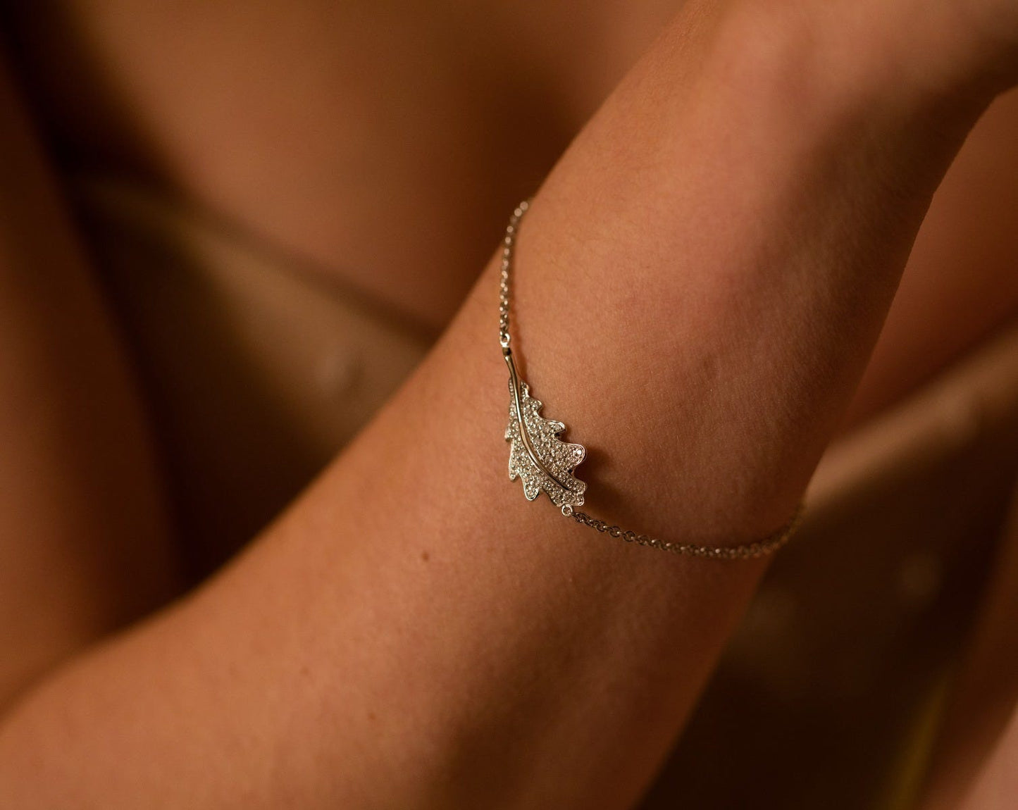 Woodland Single Oak Leaf Bracelet in 18ct White Gold with Diamonds