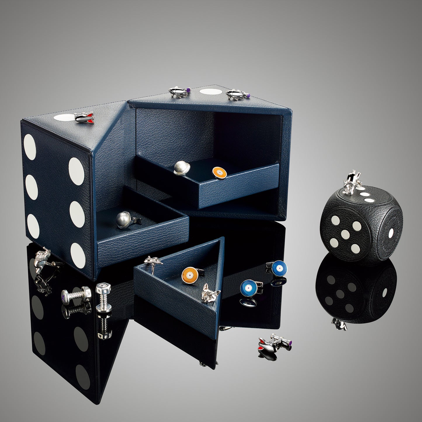 ペブルグレインレザーのダイスキューブボックス