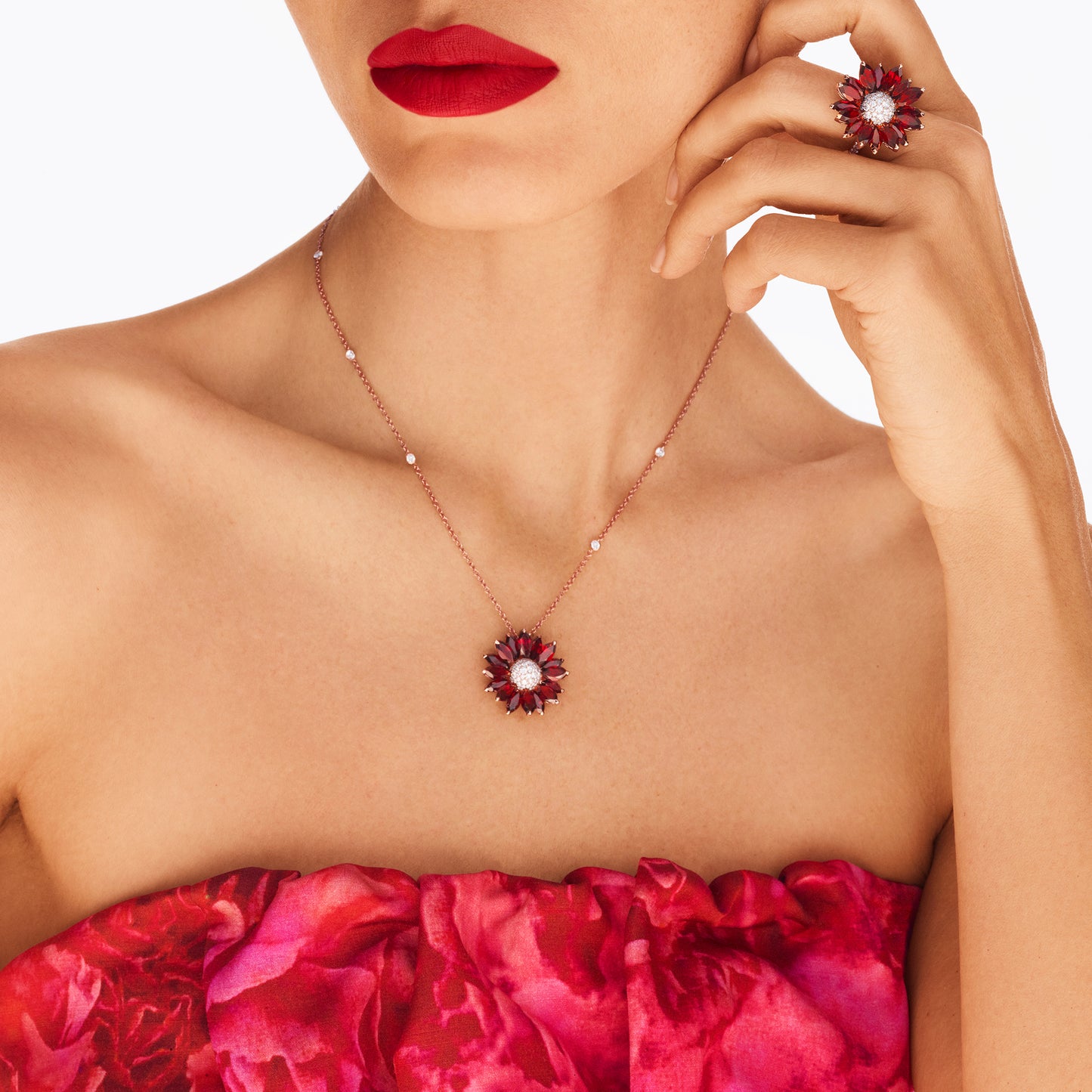 Daisy Medium Pendant in 18ct Rose Gold with Garnet and Diamonds