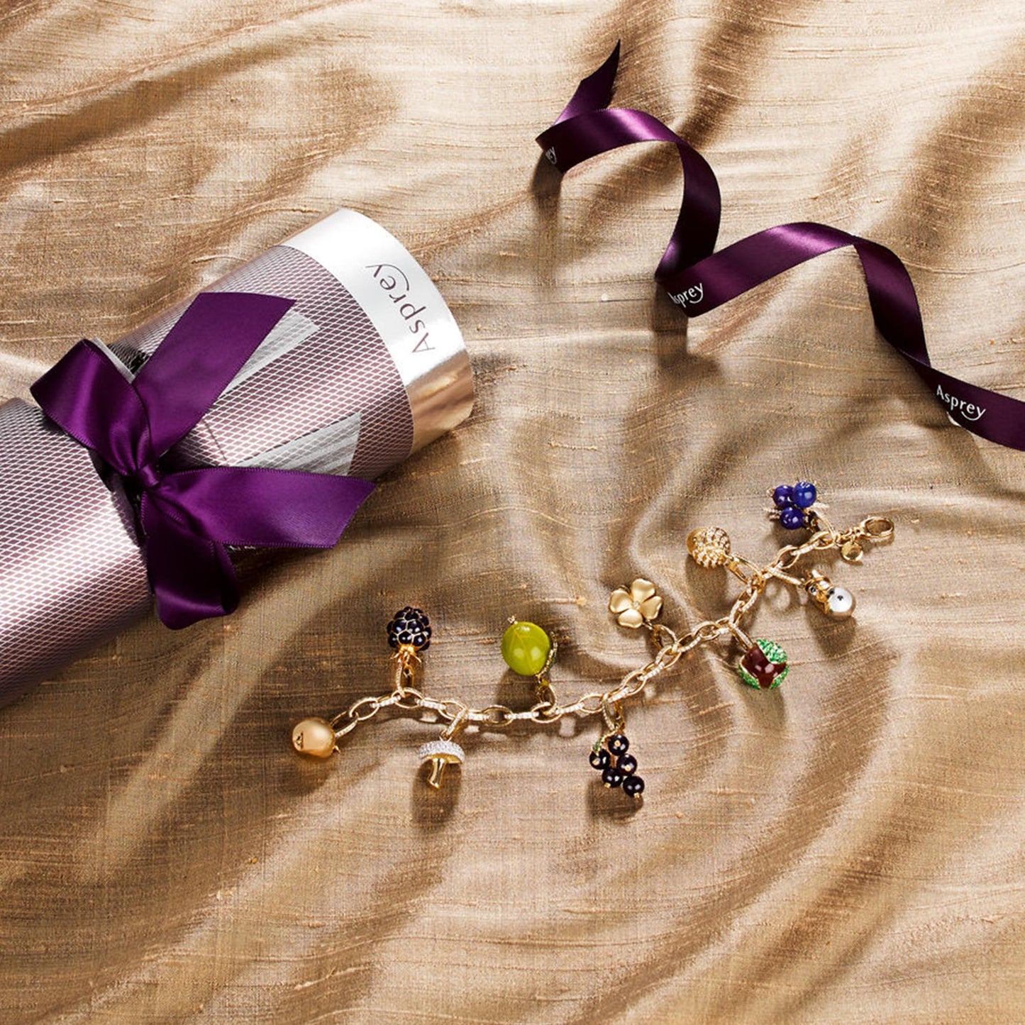 Woodland Juniper Charm in Enamelled 18ct Yellow Gold with Diamonds