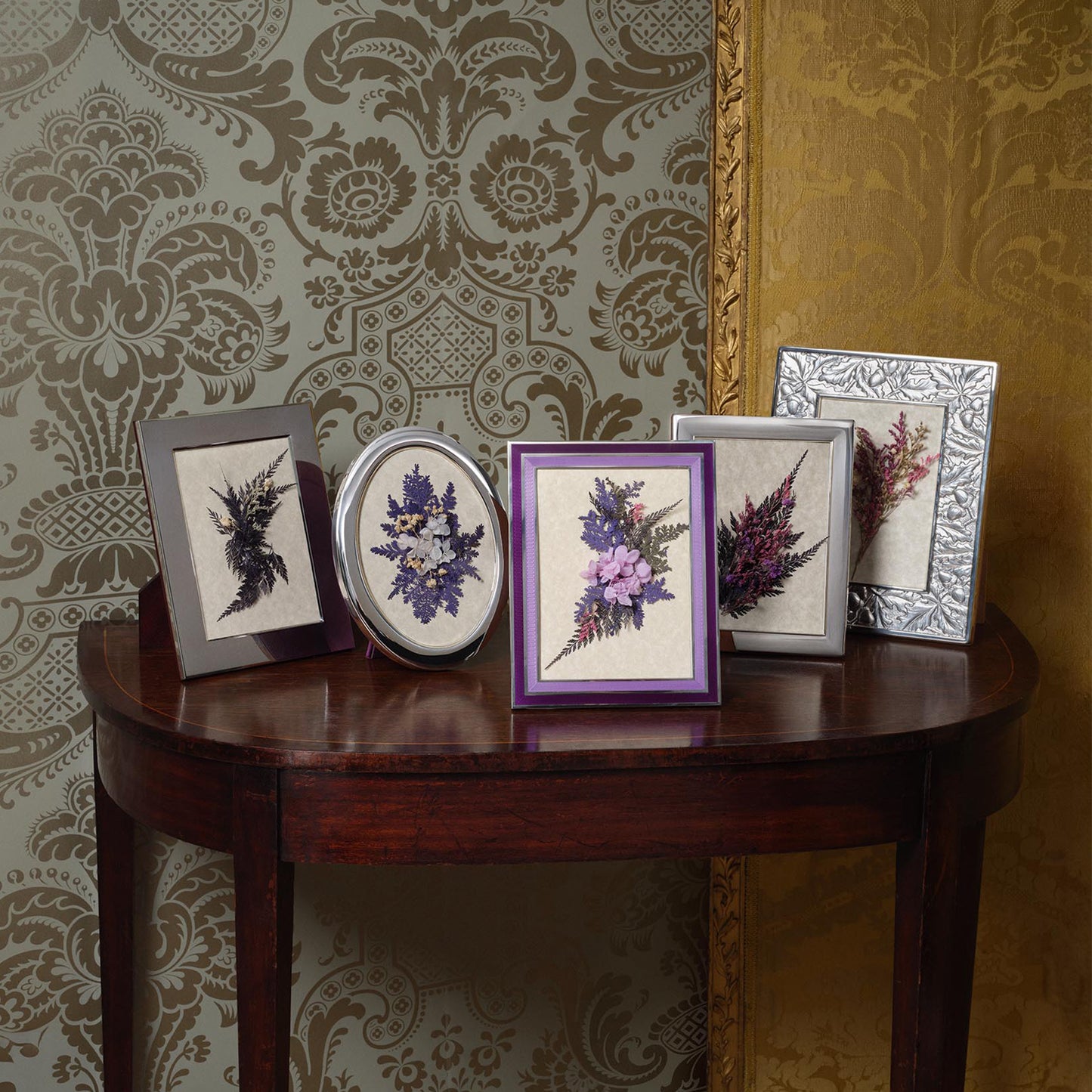 Plain Oval Frame in Sterling Silver