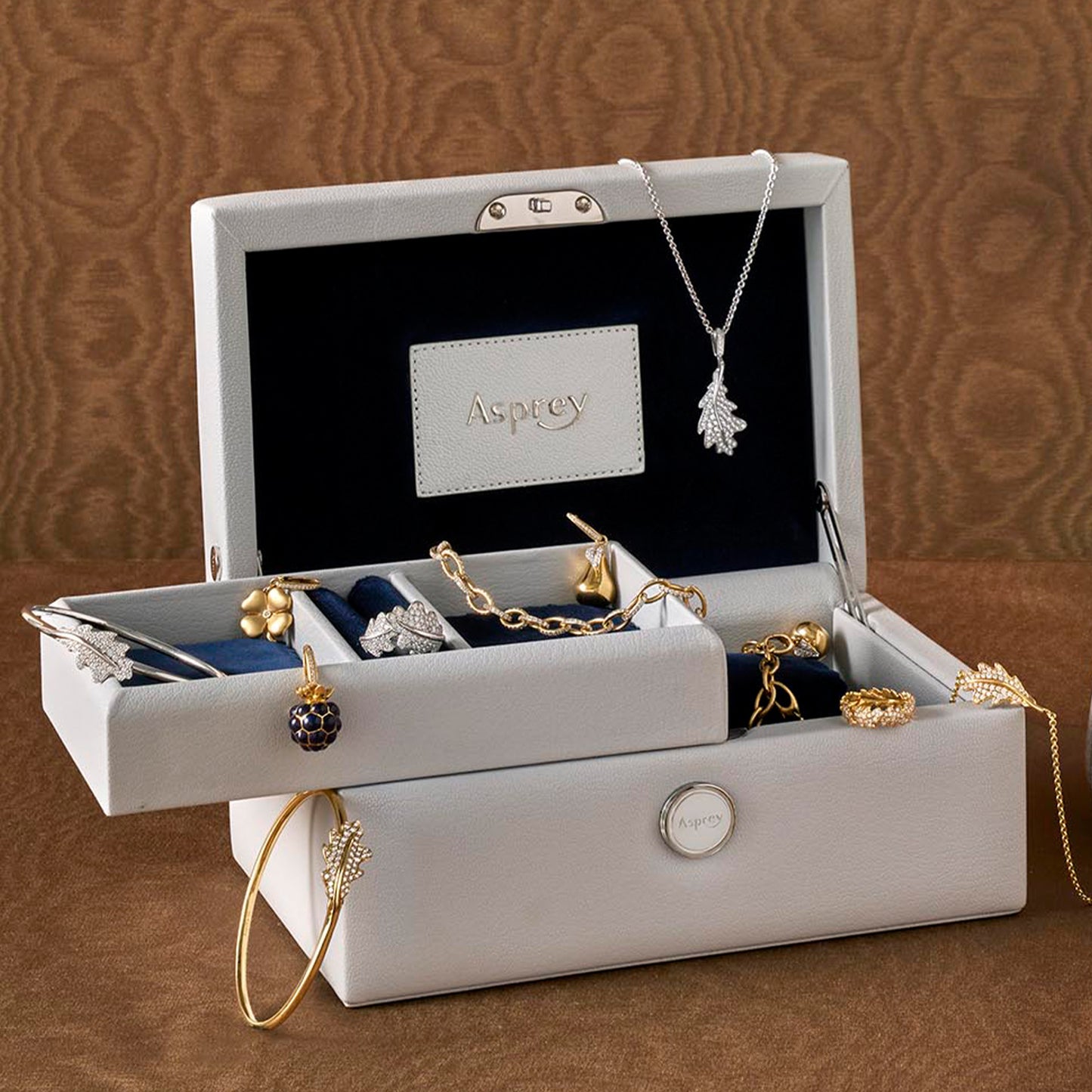 Woodland Clover Charm in 18ct Yellow Gold with Diamonds