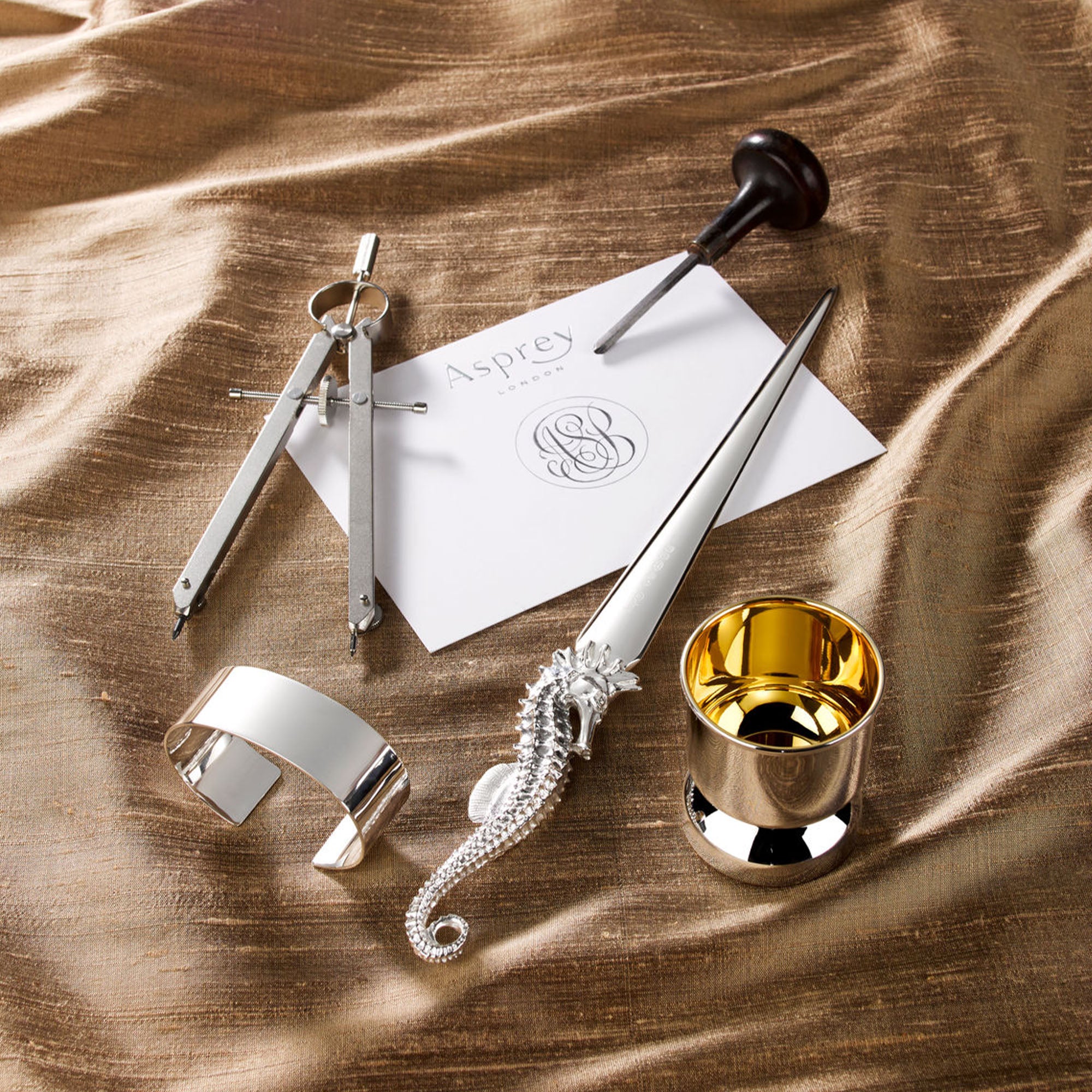 スターリングシルバーのクラシックなエッグカップ – Asprey London